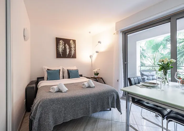 Apartmán Chez Lili Centre Terrasse Clim 50m *