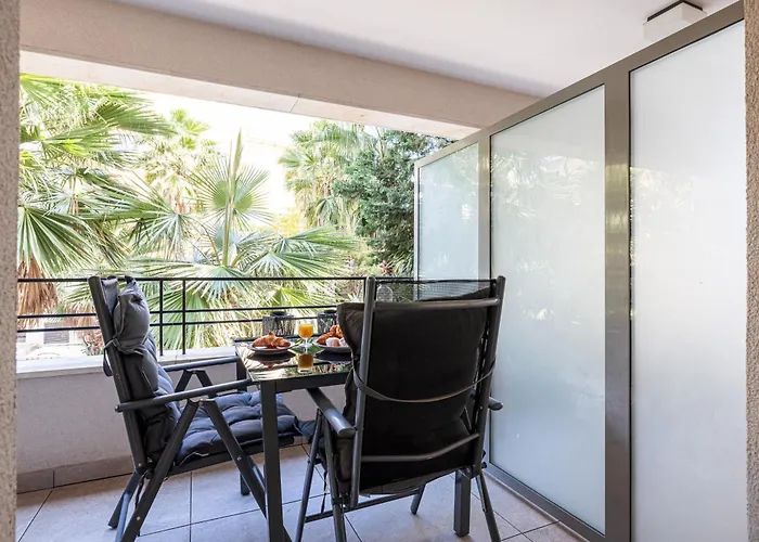 Chez Lili Centre Terrasse Clim 50m מנטון