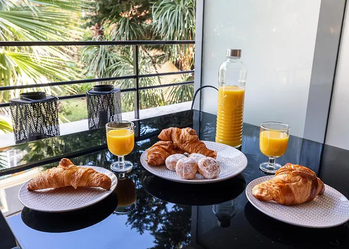 Chez Lili Centre Terrasse Clim 50m מנטון