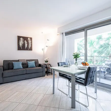 Centre Terrasse Climatisation 50m * מנטון