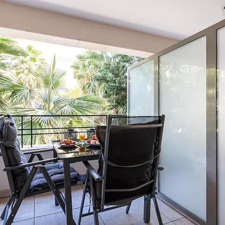 Centre Terrasse Climatisation 50m מנטון