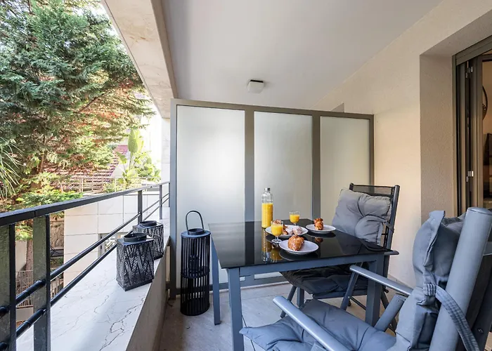 Apartment Chez Lili Centre Terrasse Clim 50m Menton